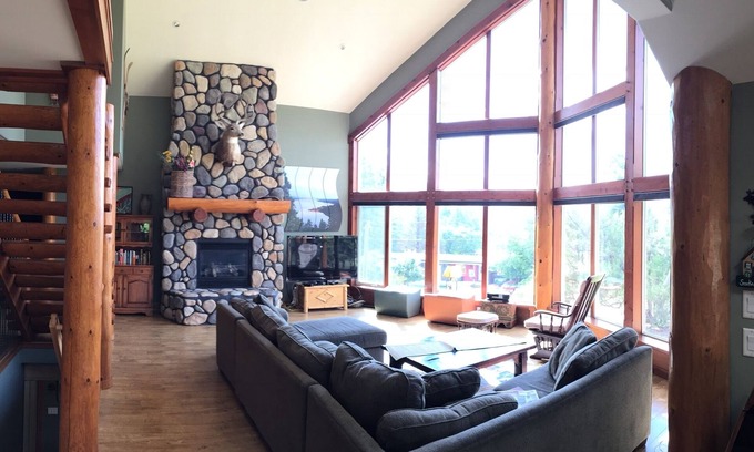 East Kootenay House | LAKE VIEW Mountain house w/HOT TUBn