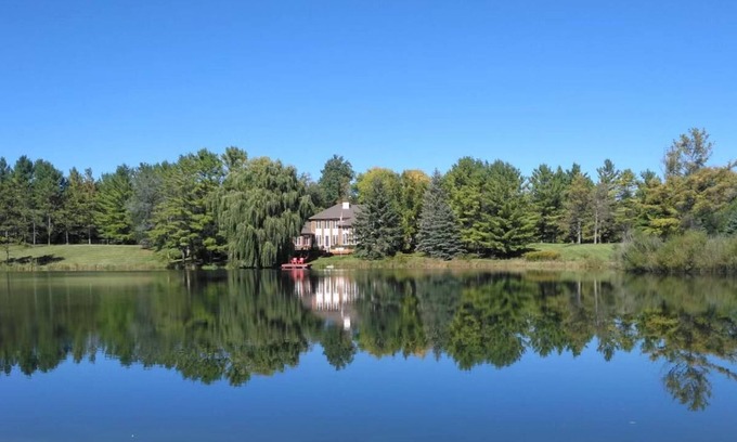 Adjala-Tosorontio Villa | Lake View Resort-style apartment