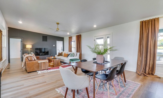 Eagle Rock House | Lake-View Retreat w/Grill in Eagle Rock!