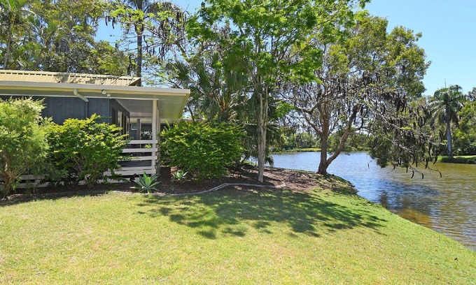 Urangan Cabin | Lake View Villa - Close to the beach