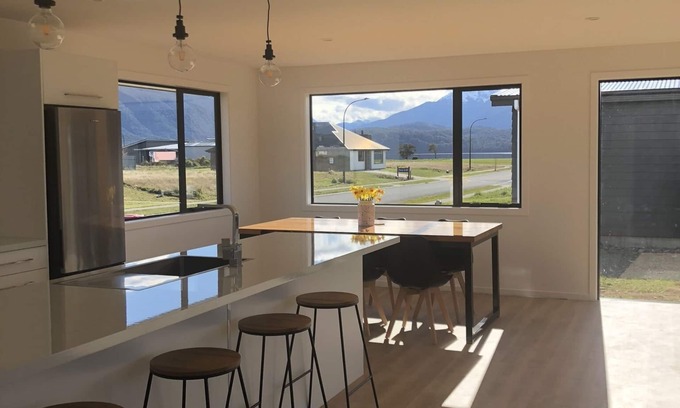 Te Anau House | Lake View Weekend Getaway