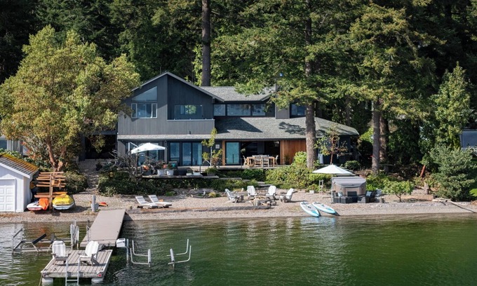 Bellingham House | Lake Whatcom Beachfront Villa: Lakefront Luxury w/Dock & Hot Tub