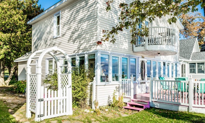 Port Sanilac House | LAKEFRONT! 3 bdrm-1.5 bath- moved reservation to another Site online.