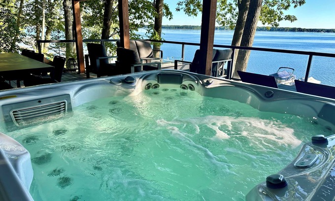 Lake City House | Lakefront 5BR/3BA. Dock, Kayaks, Hot Tub & Games!