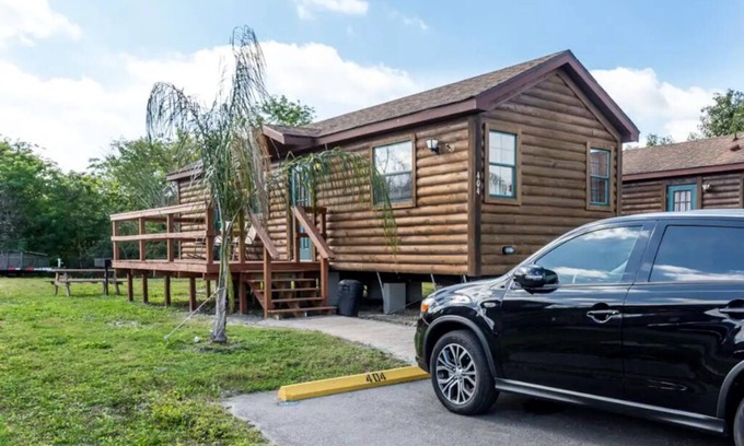 Seminole Cabin | ⛵️Lakefront Cabin 10min toBEACH/Dogs 🐶OK/Kayak/#403