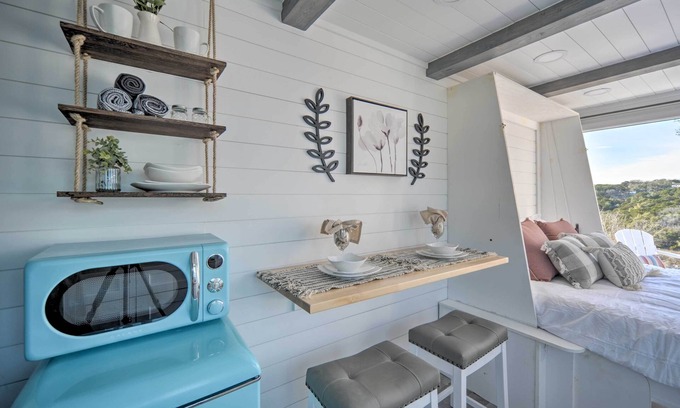 Canyon Lake Apartment | Lakefront Container Studio: Patio & Fire Pit!