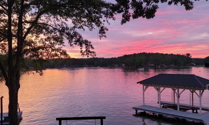 Cropwell House | Lakefront Cottage: 2 Kings, Boat Launch, Swim Dock, Firepit, 3 Patios, Lilypad