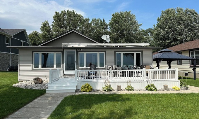 Amherstburg Cottage | Lakefront cottage