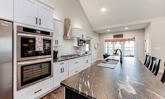 Smith Mountain Lake House | Lakefront Home on SML! Hot Tub, Game Room, Firepit