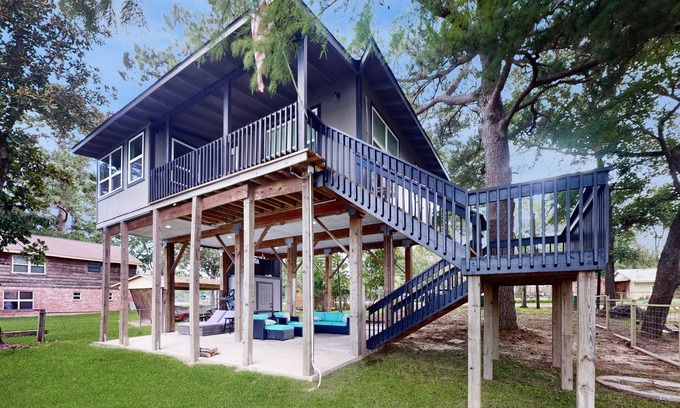 Lake Houston House | Lakefront home with Deck, Pedal-boat & Arcade