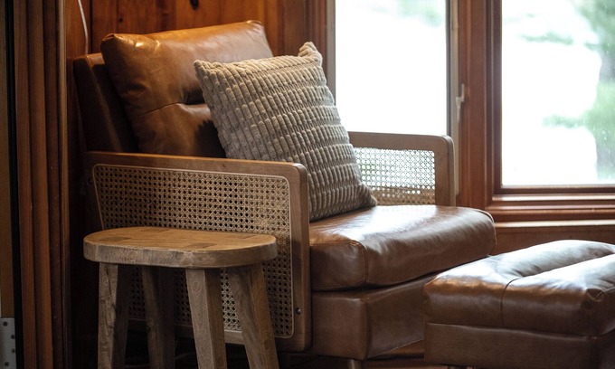 Luck Cabin | Lakefront. Hot Tub. Pontoon Rental