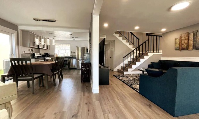 Agoura Hills House | Lakefront house