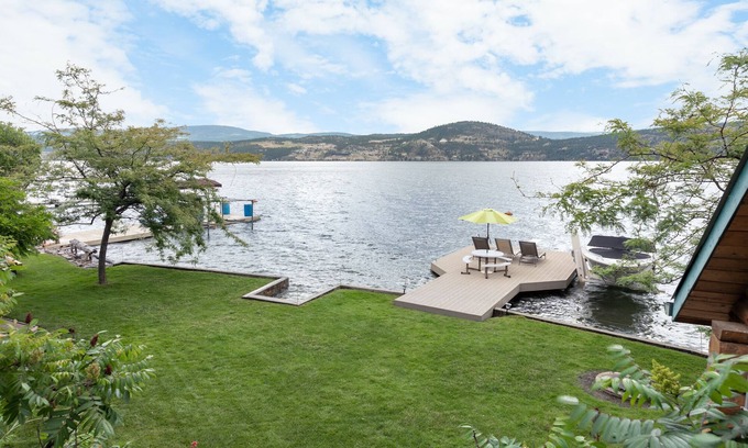 Central Okanagan House | LAKEFRONT I DOCK I FAMILY