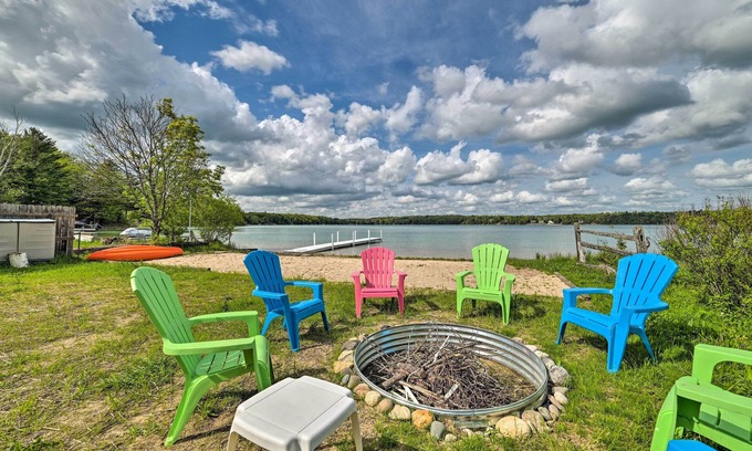 Kalkaska Cottage | Lakefront Kalkaska Home Near Snowmobile Trails!