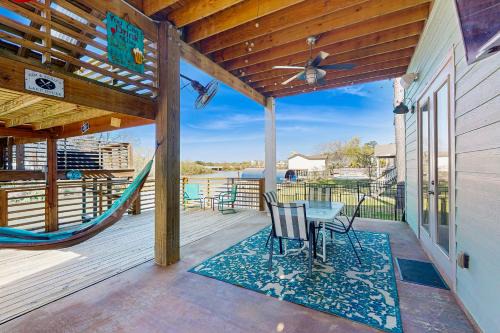 Montgomery House | Lakefront Living