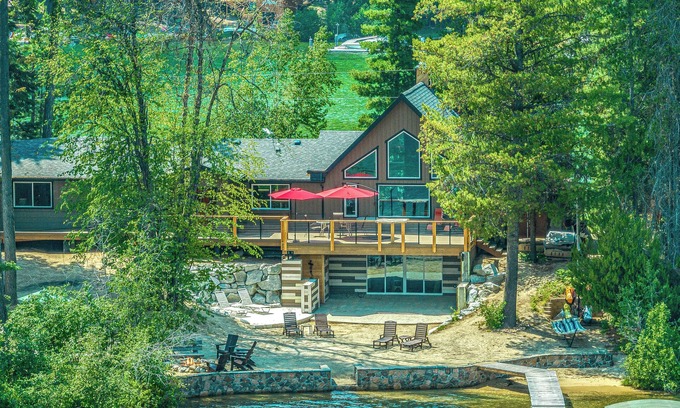 Coolin House | Lakefront Luxury on Priest Lake 4+Bd/4Bth Private Beach/Dock/Views, sleeps 12+