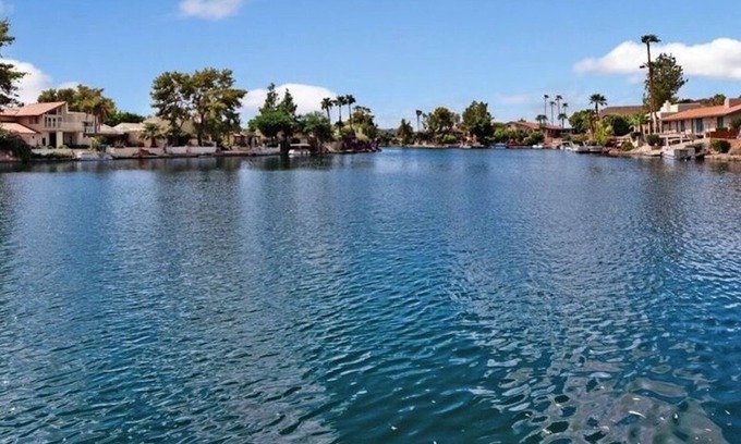 The Lakes House | Lakefront Oasis 2b/2b, with Pontoon Boat, Clubhouse with Resort Amenities.