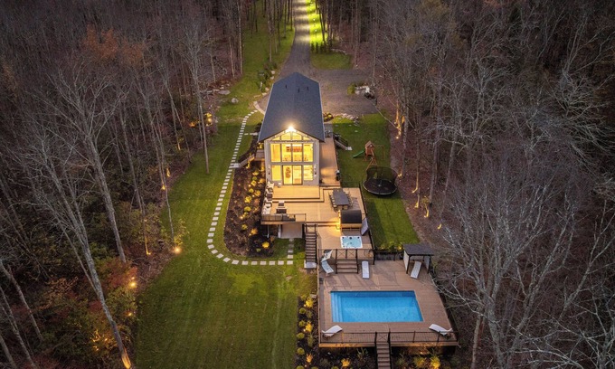 Woodridge Villa | Lakefront Paradise w/Pool, Hot Tub, Sauna & Kayaks