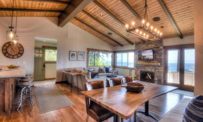 Tahoma House | Lakefront Property Only Steps to Beach | Panoramic Views | HOA Access