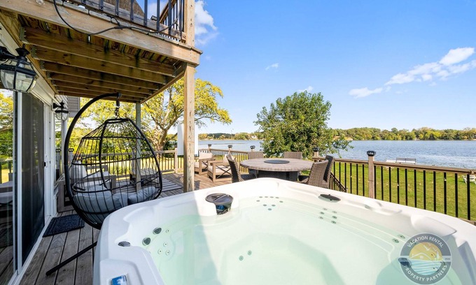 Salem Lakes House | Lakefront Retreat on Cross Lake