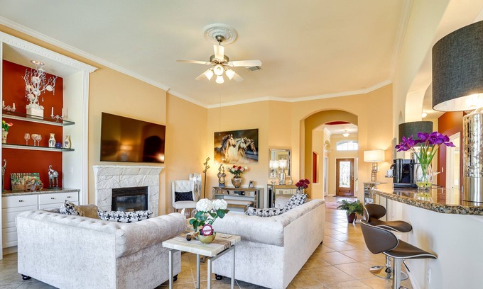 Sydney Harbour Cottage | Lakefront Texas Abode w/ Pool Table & Private Dock