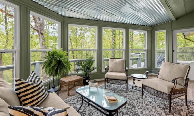 Bella Vista House | Lakefront Trail-Side Retreat - Sleeps 15 & Pets Welcome