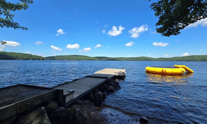 Armour Cottage | Lakefront Water Trampoline Fire Pit BBQ Bunkies w/Great Fishing