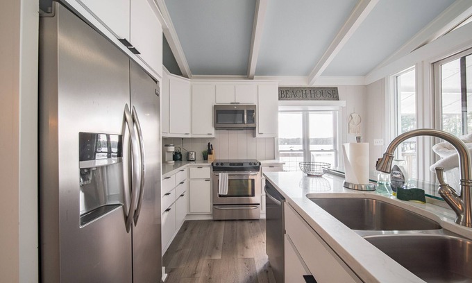 Columbus Cottage | Lakehouse, cozy, beautiful view of Lake Oliver, quiet and peaceful.