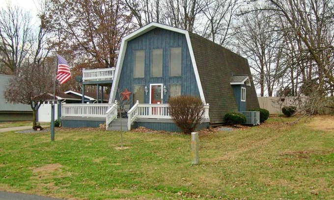 Scotland House | Lakehouse with Game Room, Direct Water Access, and Kayaks Included!