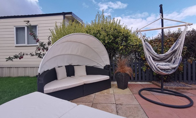 Overstone Cabin | Lakes and woodlands Overstone Holiday Park