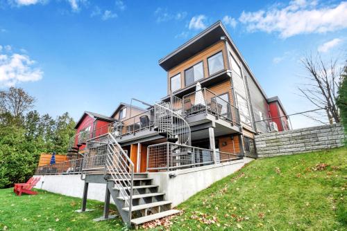 Malletts Bay Hotel | Lakeshore Vermont