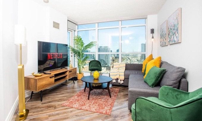 Downtown Toronto Hotel | Lakeshore Vista - Free Parking