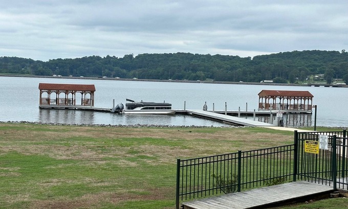 Guntersville Condo | Lakeside Condo ~ Close to Everything ~ First Floor ~ Pool ~ Dock ~ Views