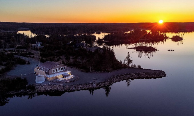 Saint Esprit Cottage | Lakeside Country Home with Handmade Wood Furniture, Hot Tub, Kayaks, 85”TV