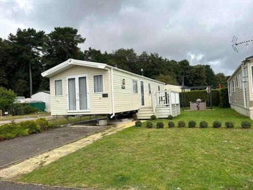 Overstone Resort | Lakeside Escape Modern 2 Bedroom Holiday Home
