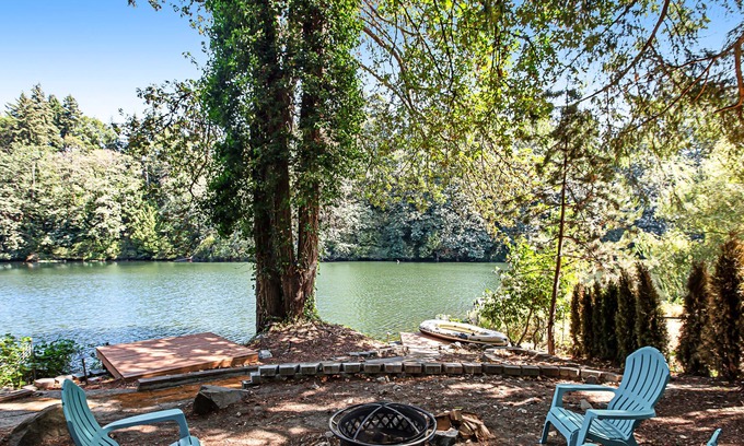 Kent House | Lakeside Getaway with hot tub, fire pit, & fast WiFi - steps to the water