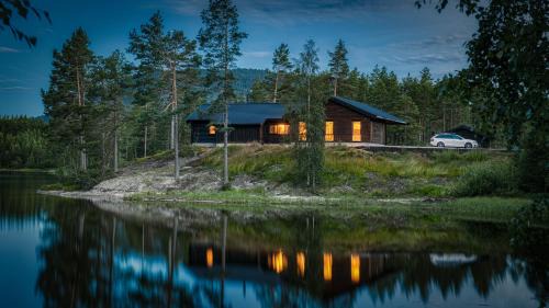 Kviteseid Ski Chalet | Lakeside Haven Vrådal