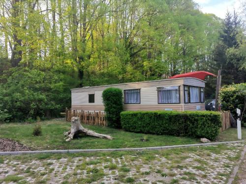 Goldberg House | Lakeside Living with Garden