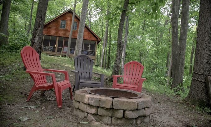 Town of Torrey Cabin | Lakeside Log Cabin in the Heart of the Finger Lakes