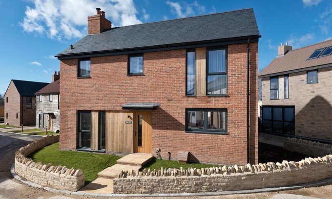 Holworth House | Lakeside property with spa access on a nature reserve Tally Ho BV19