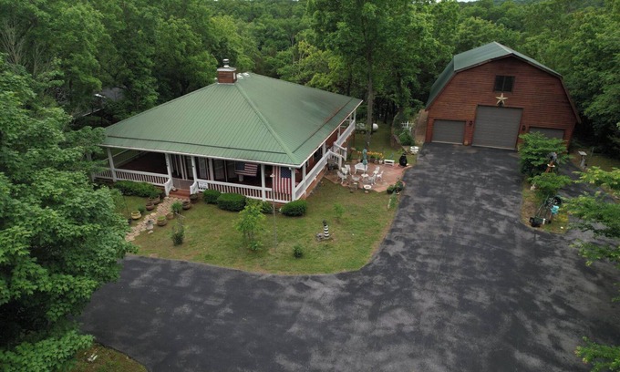 Golden Cabin | Lakeside Ranch Cabin with OPTIONAL HOT TUB