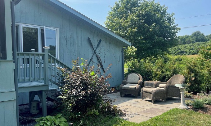 Charlotte Cottage | Lakeside retreat on Thompsons Point, private outdoor shower