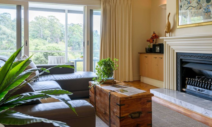 Daylesford Apartment | Lakeside Suite 3 Summ