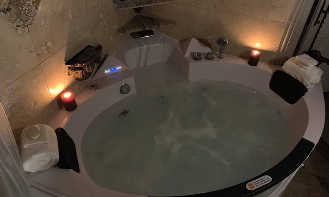 Hernando Villa | LakeSide Villa-Jacuzzi, Major Springs & Manatees nearby & Fort Island Gulf Beach