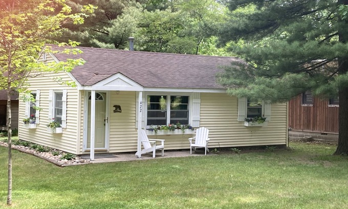 Higgins Lake House | Lakeview! 2 block walk to township beach, park and dock! Clean