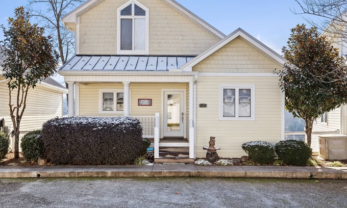 La Follette Villa | Lakeview home with pool, balconies, washer/dryer, fireplace, & cable