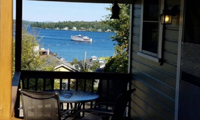 Weirs Beach House | Lakeview House & Cottages