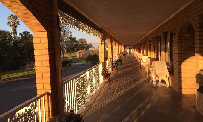 Yarrawonga Hotel | Lakeview Motel