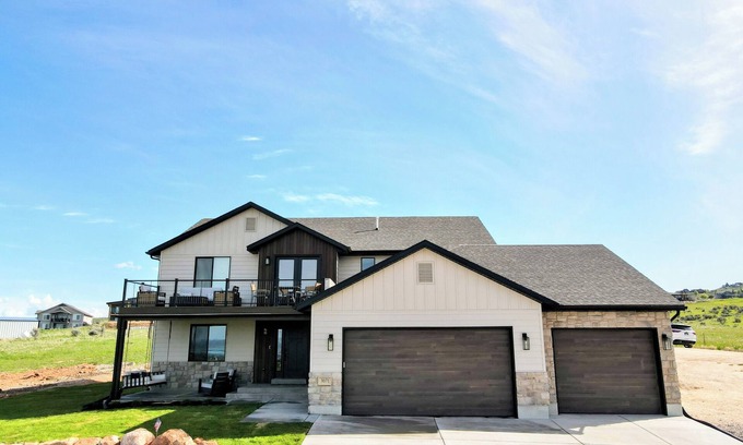 Sweetwater House | Lakeview Retreat-Home overlooking Bear Lake Sleeps 30 w/Ideal beach/pool access