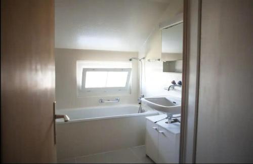 Krattigen Apartment | Lakeview Rustic